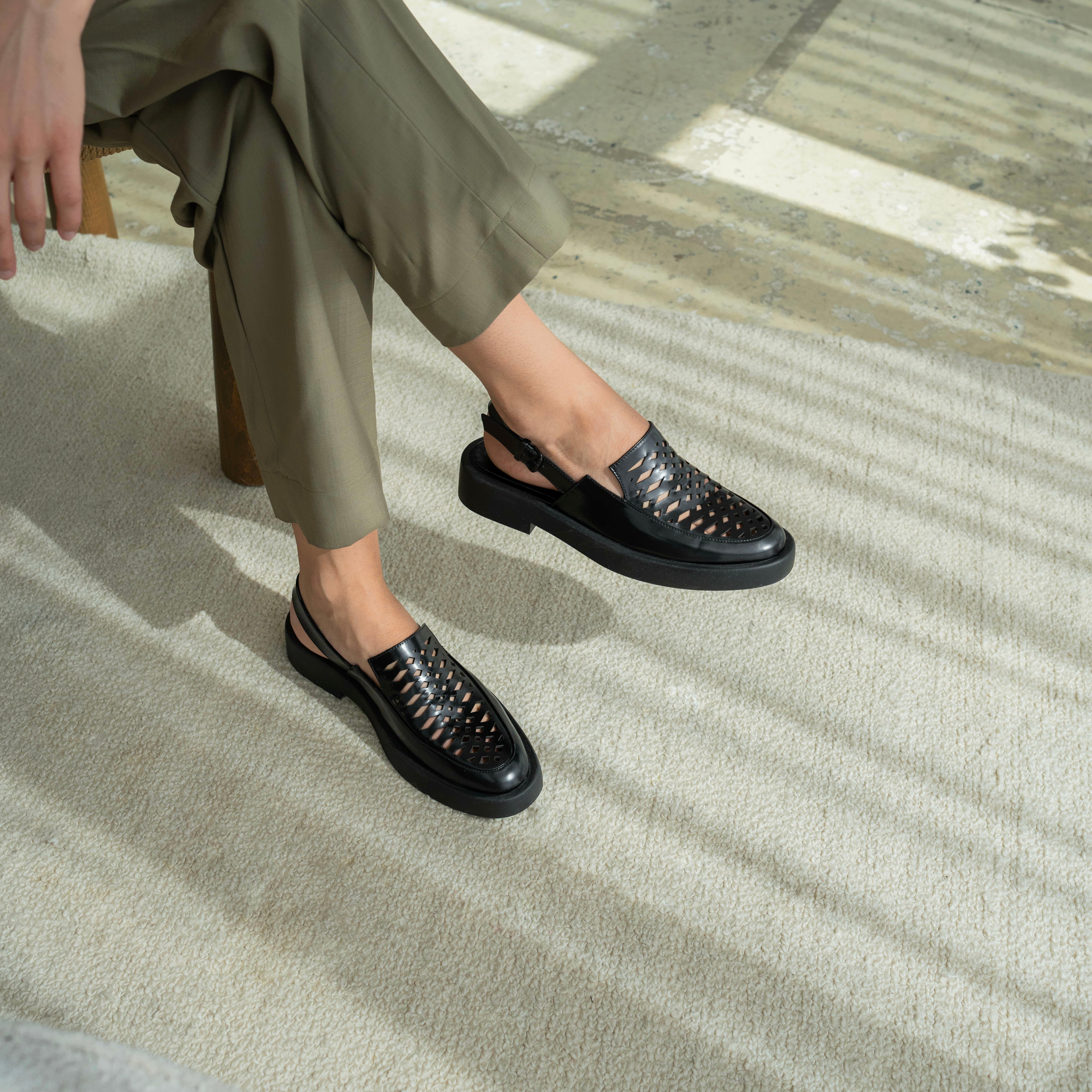 Kyla black sandal - THUNA