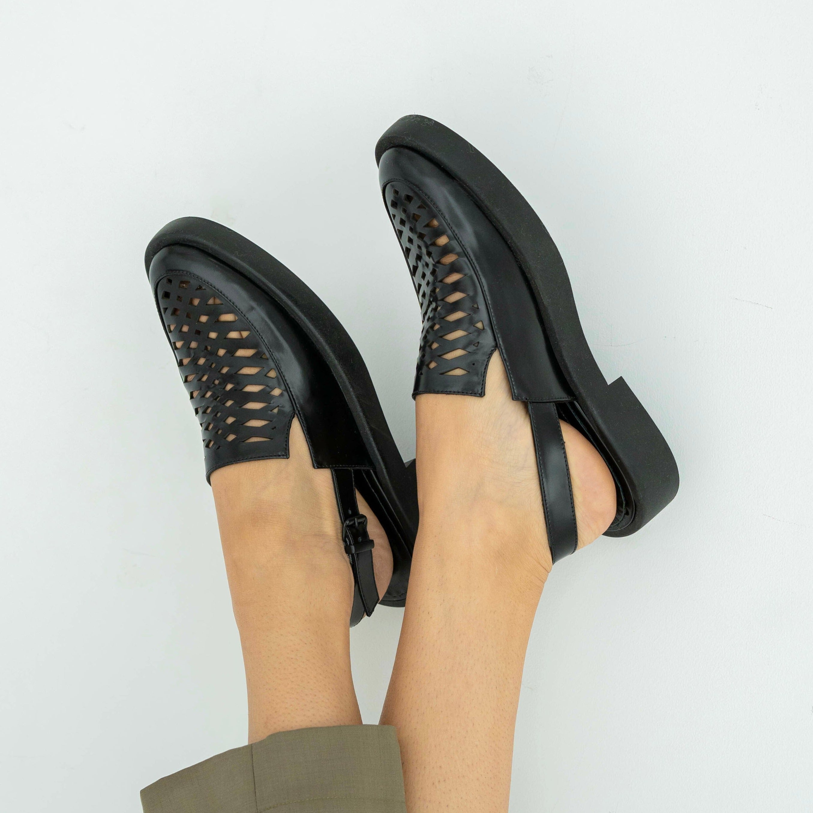 Kyla black sandal - THUNA