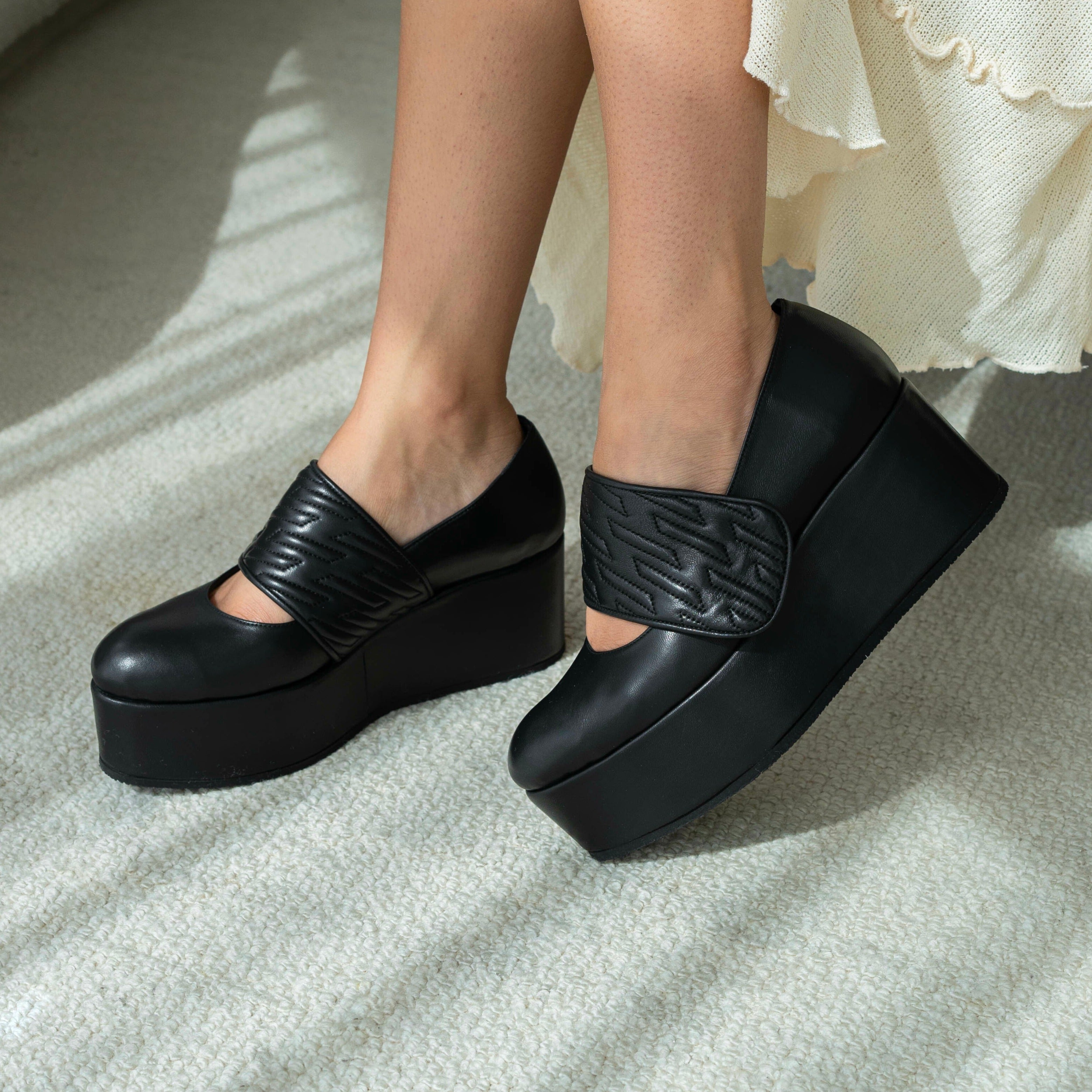 Nayla black platform - THUNA