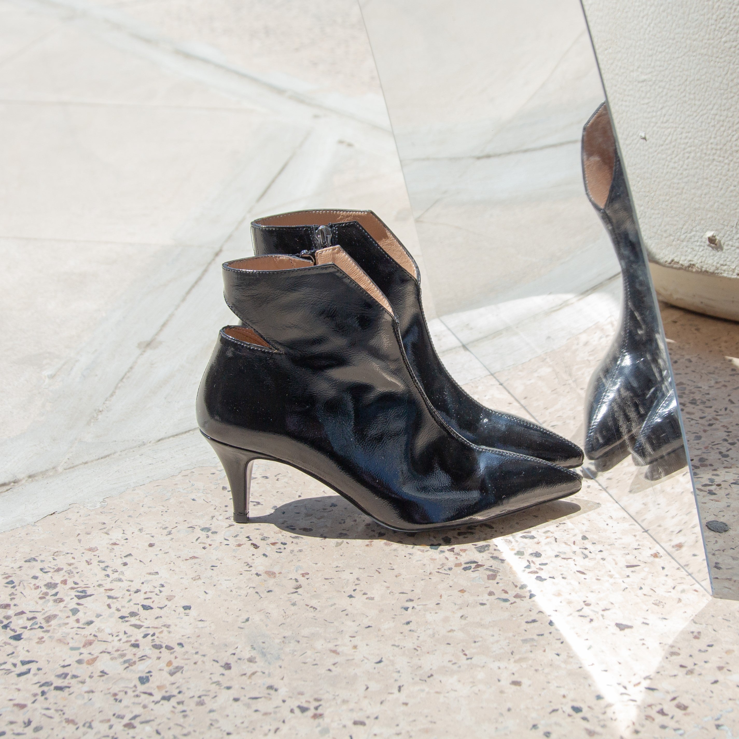 Aina black boot - THUNA