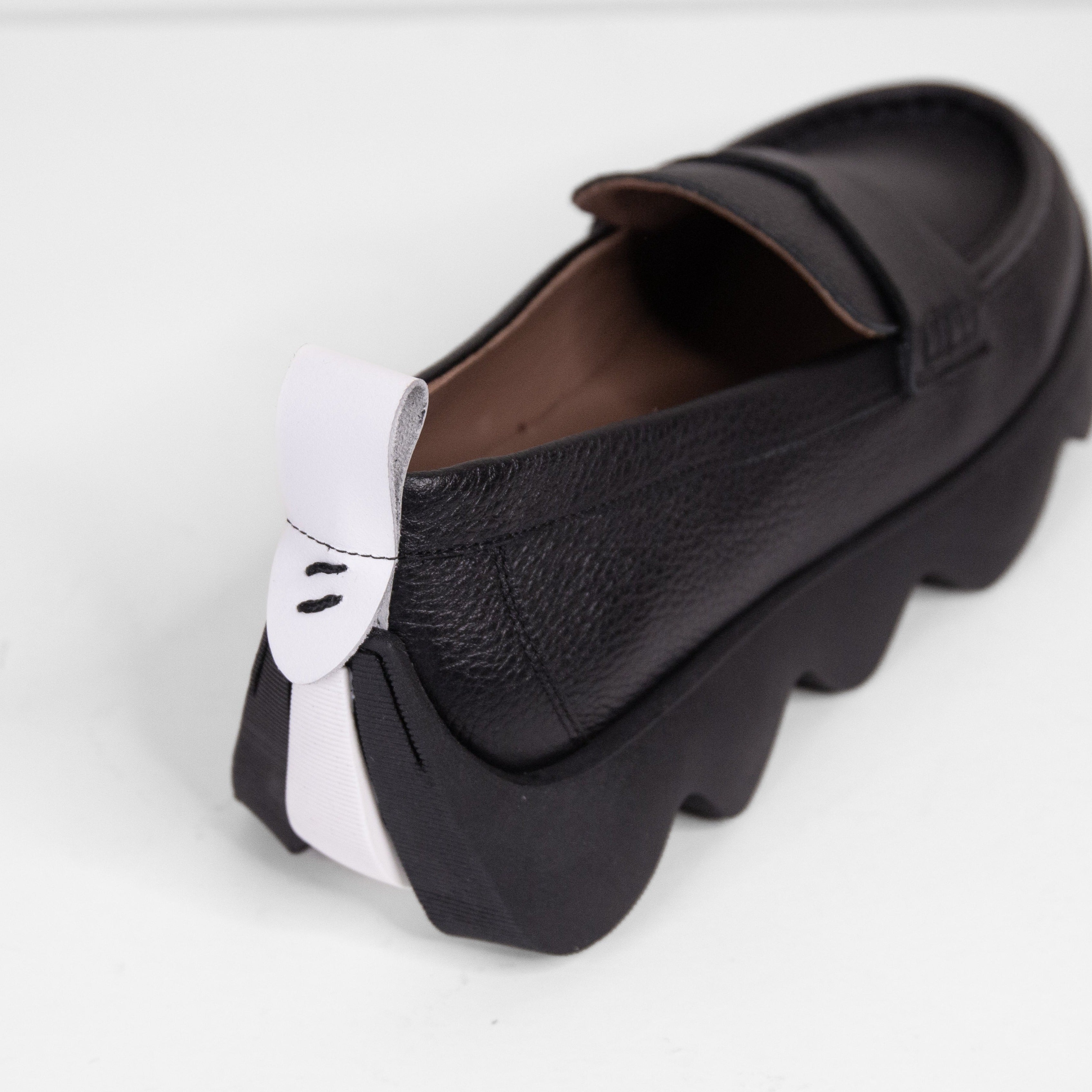 Dahlia black loafer - THUNA