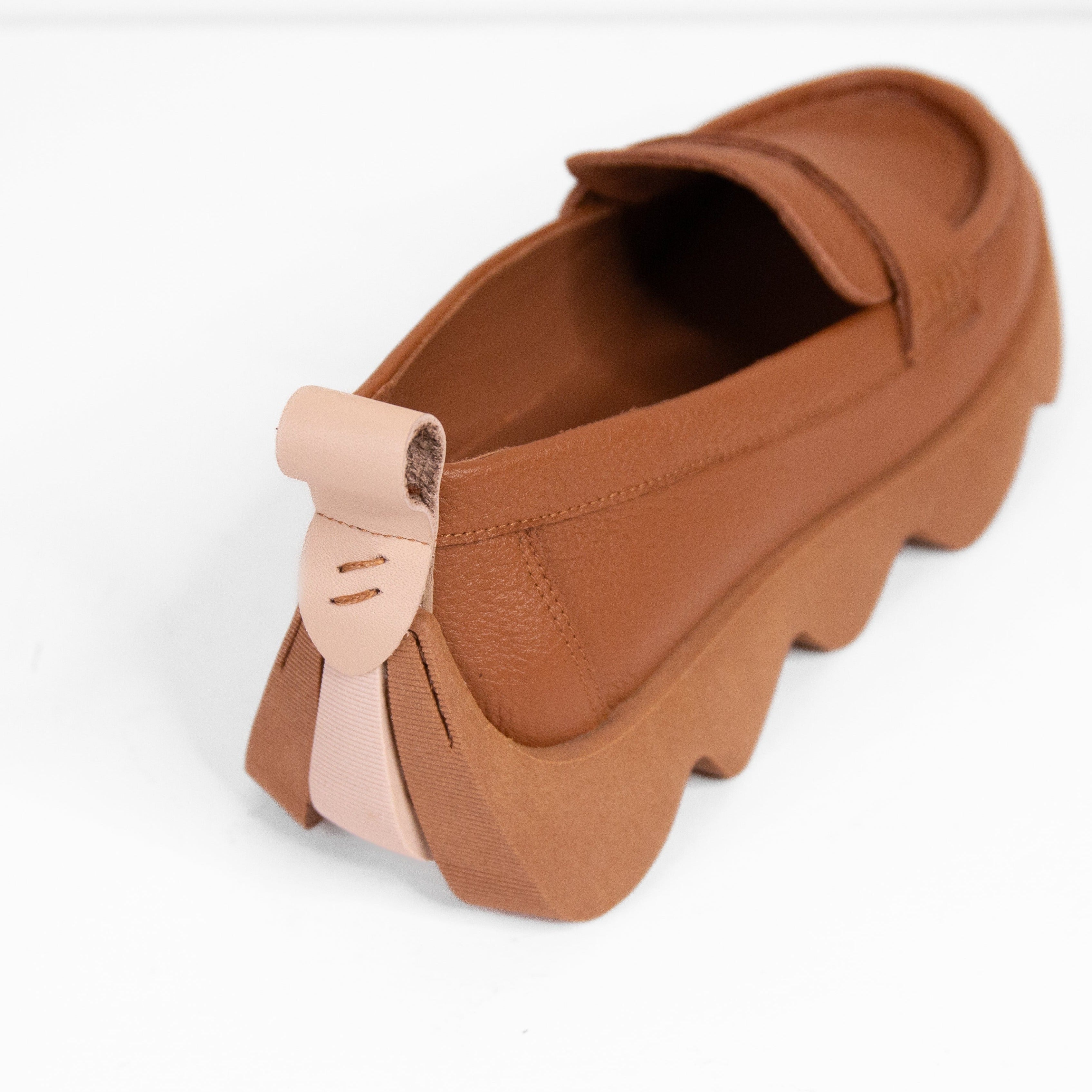 Dahlia tan loafer - THUNA