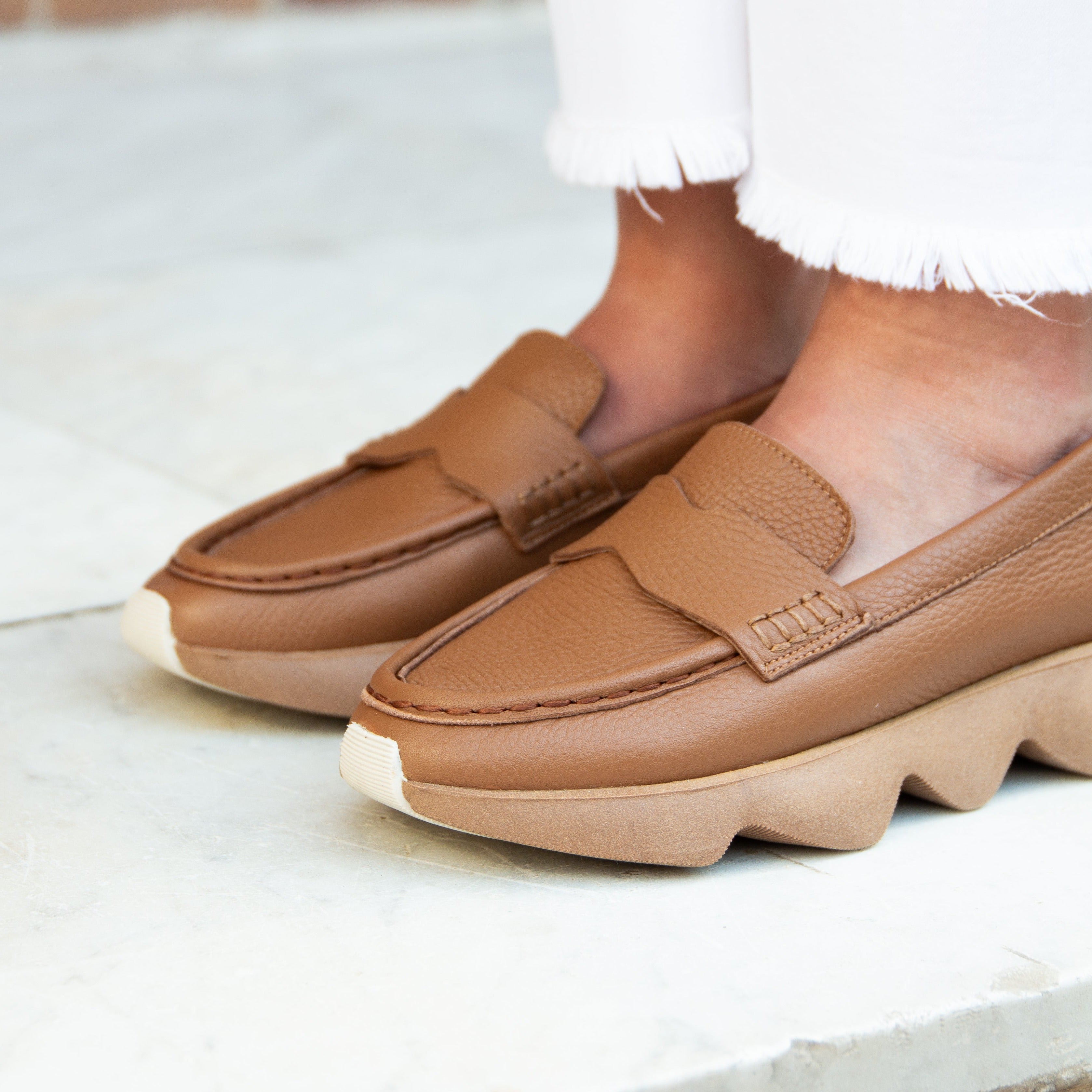 Dahlia tan loafer - THUNA