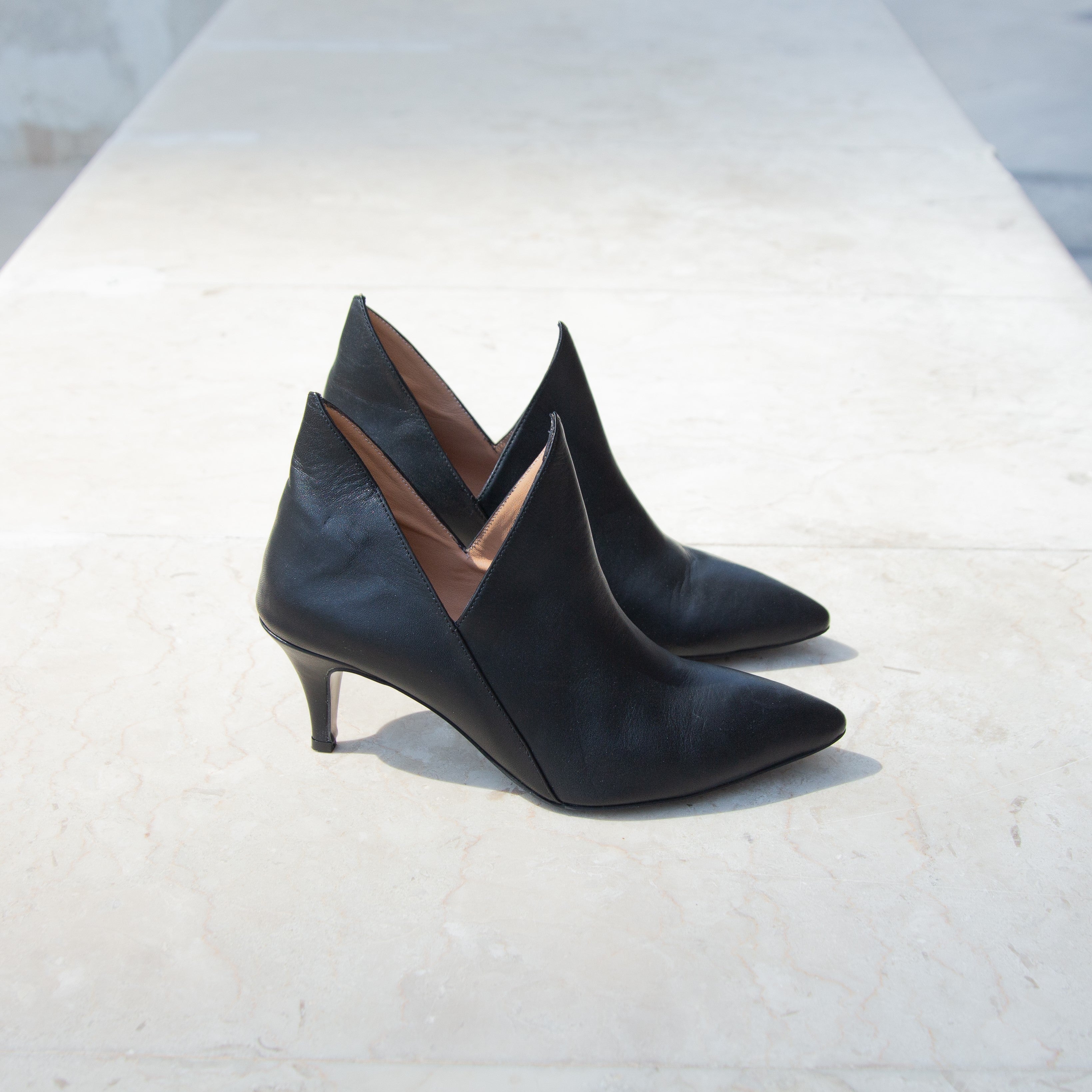 Elara black boot - THUNA