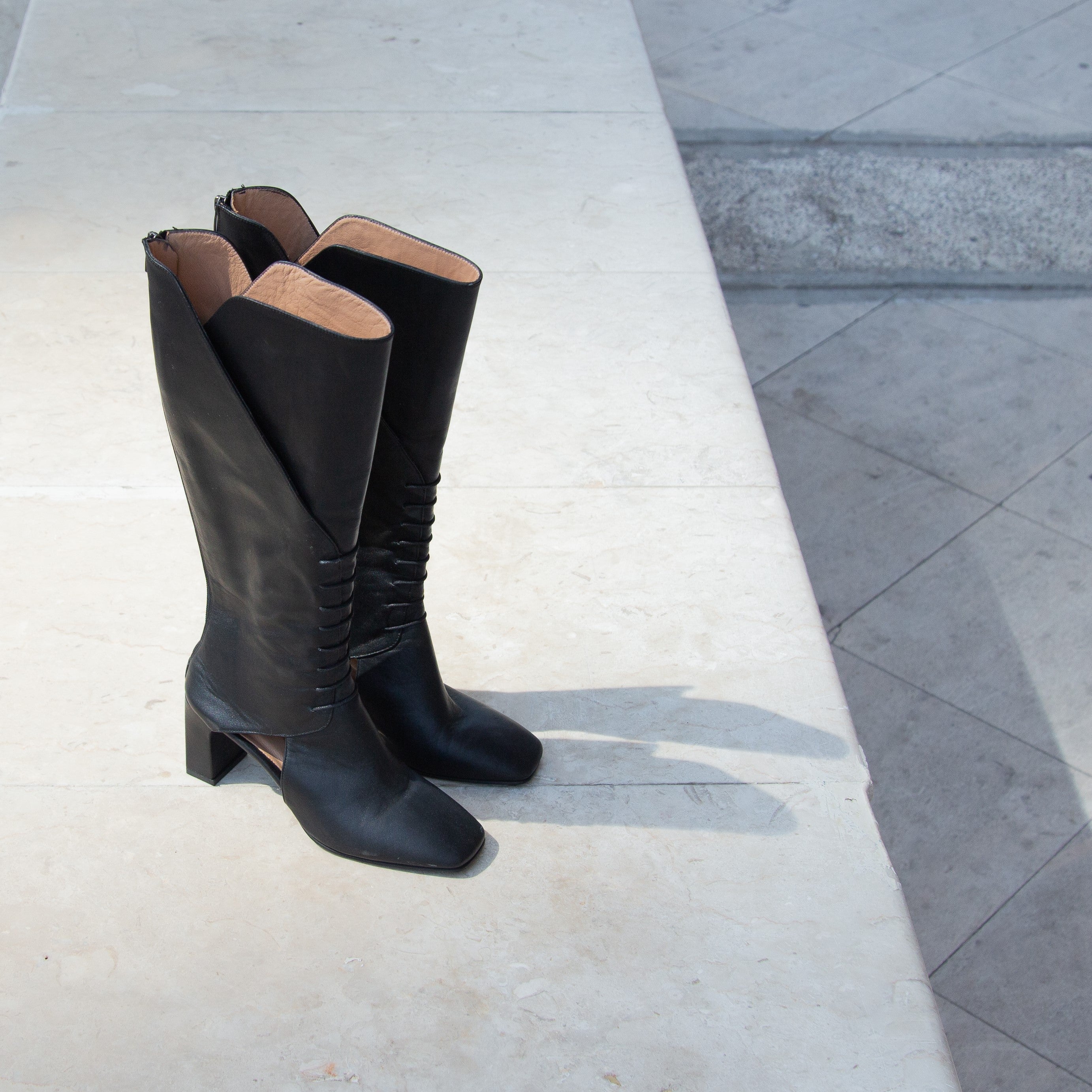 Frida black boot - THUNA