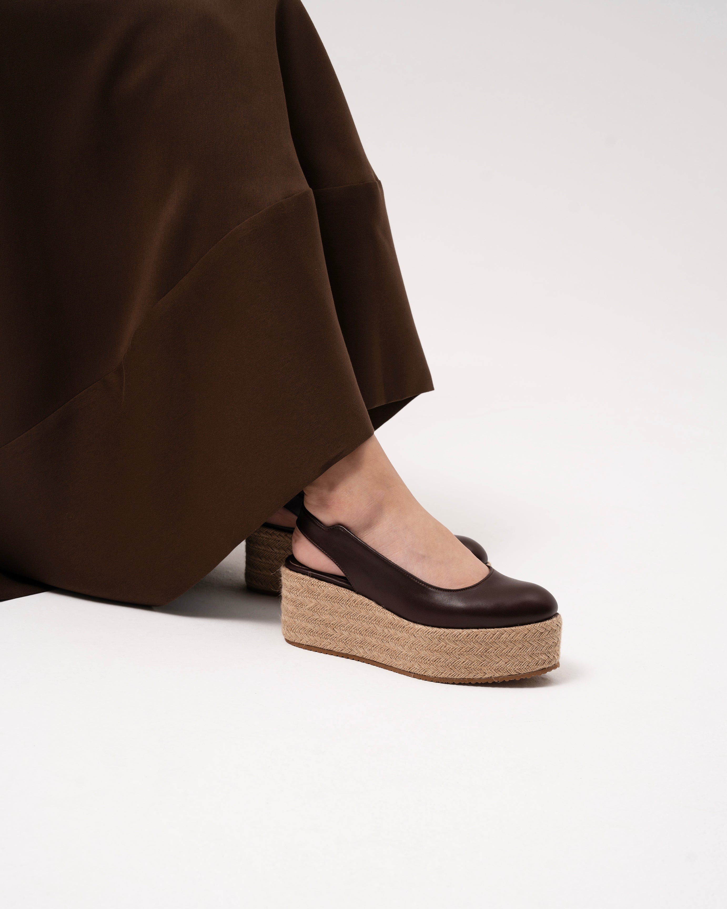 Brown platform shoe with jute sole summer sandals collection 