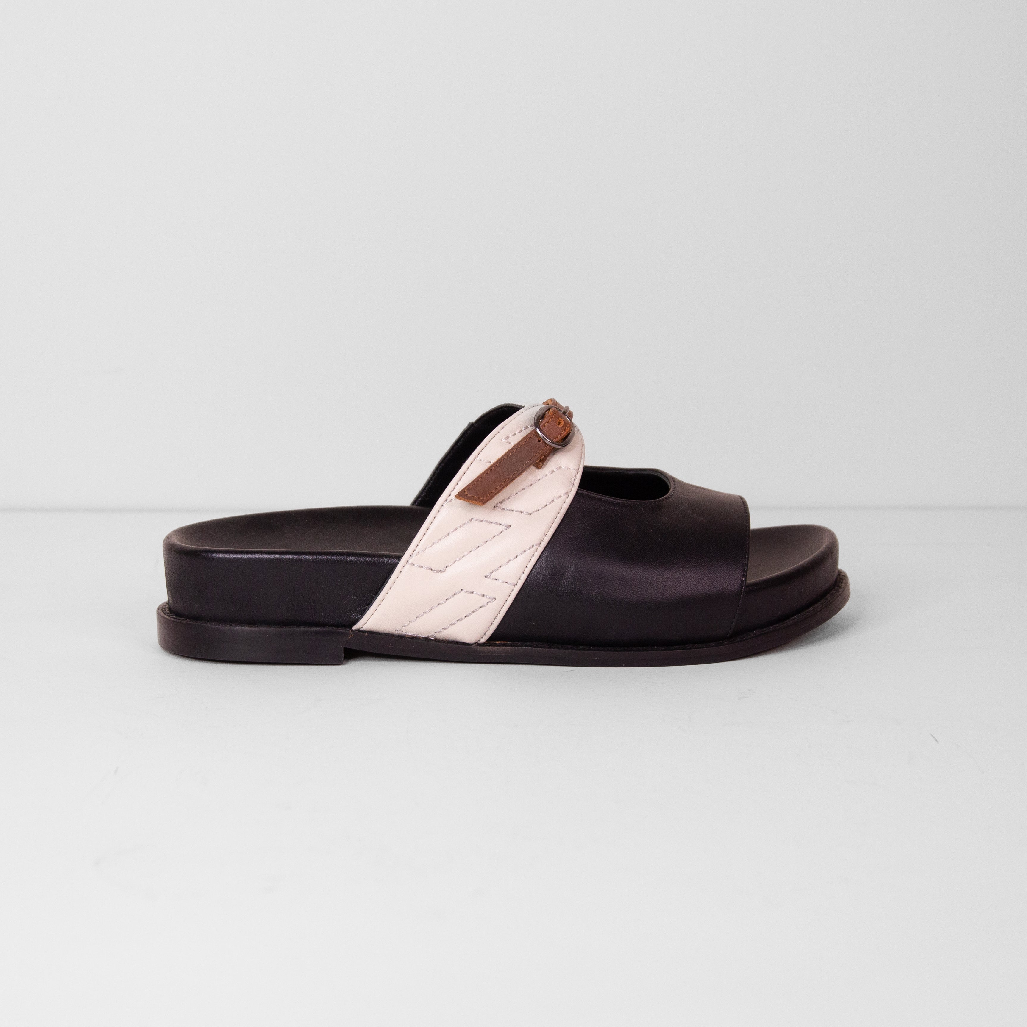 Luna black slipper - THUNA