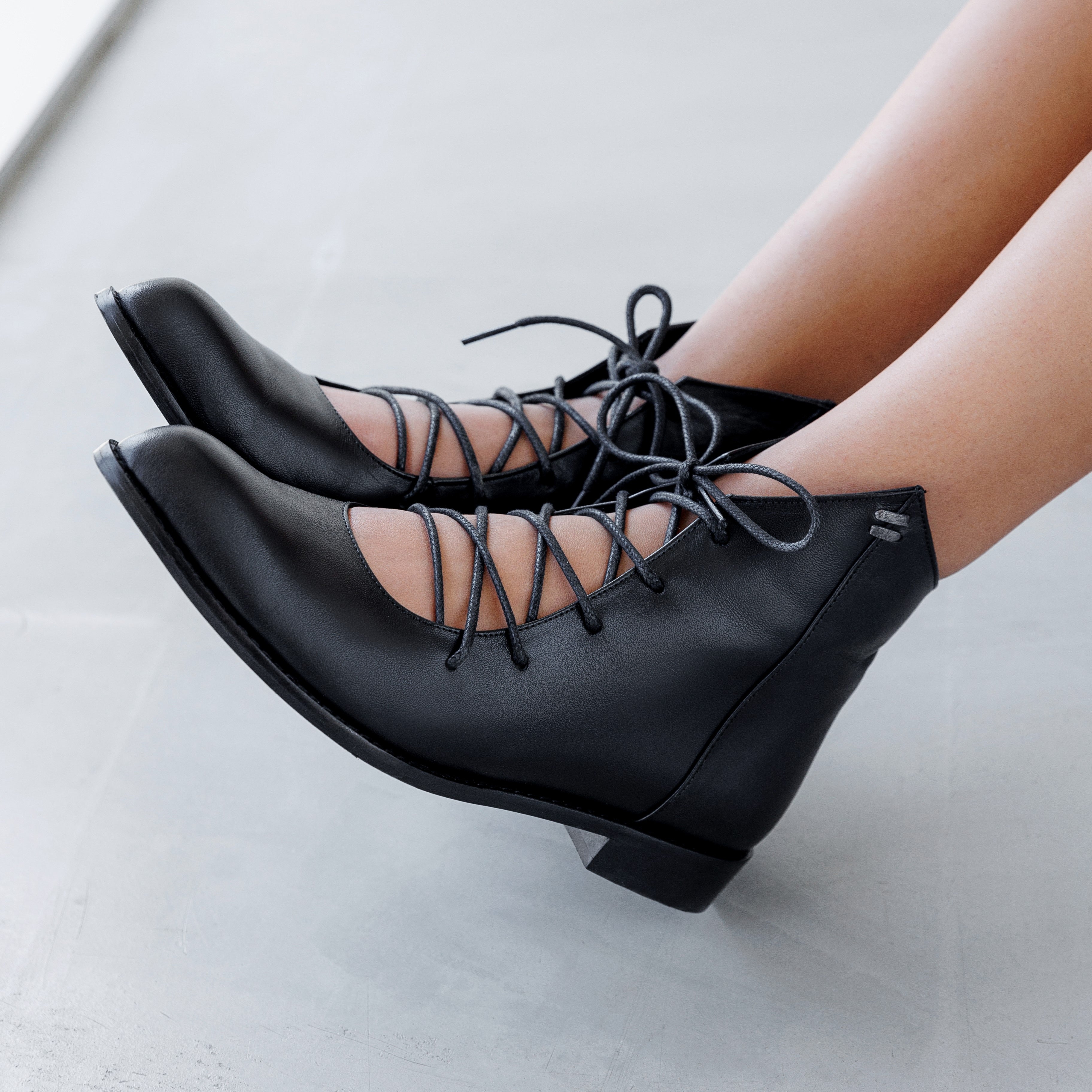 Nola black boot - THUNA