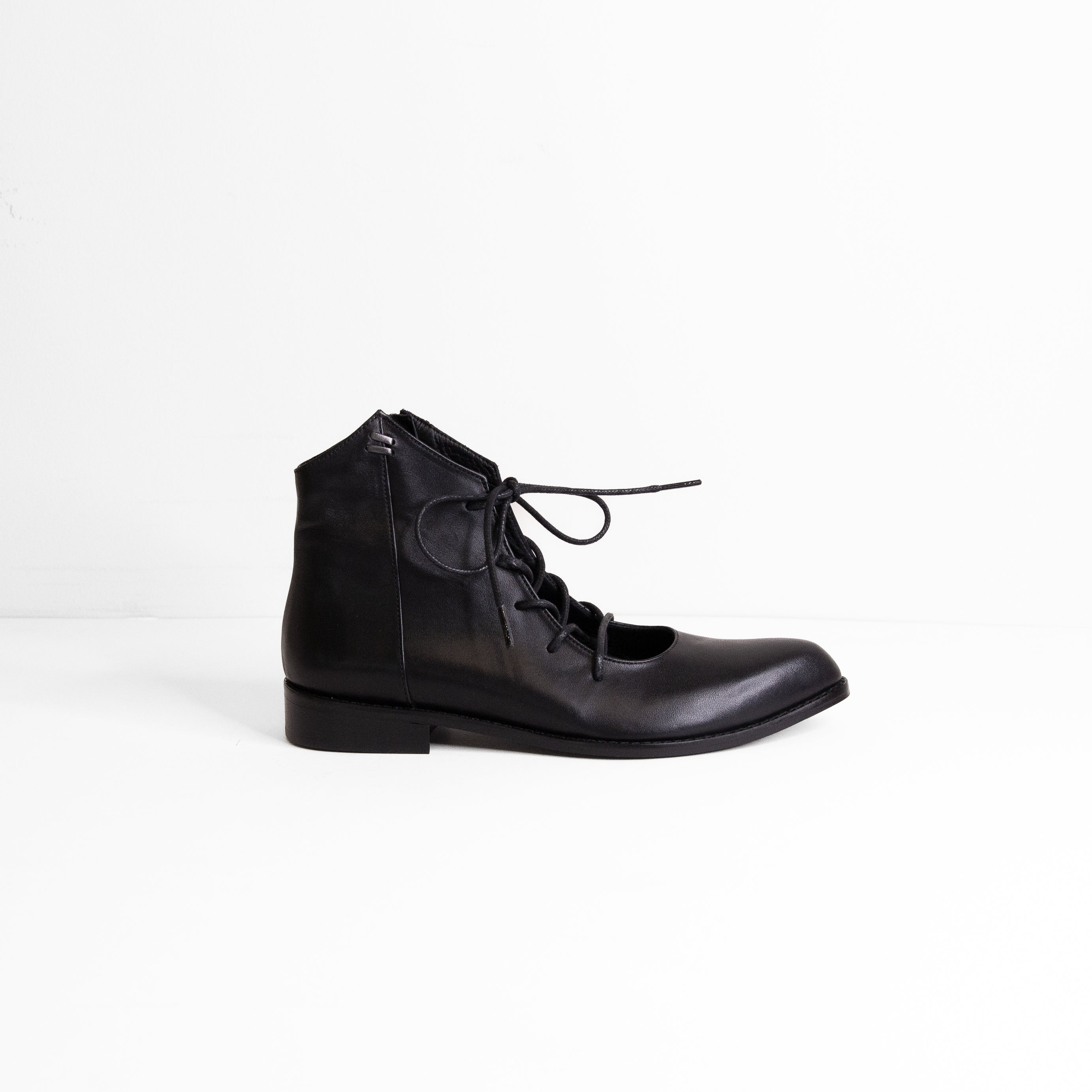 Nola black boot - THUNA