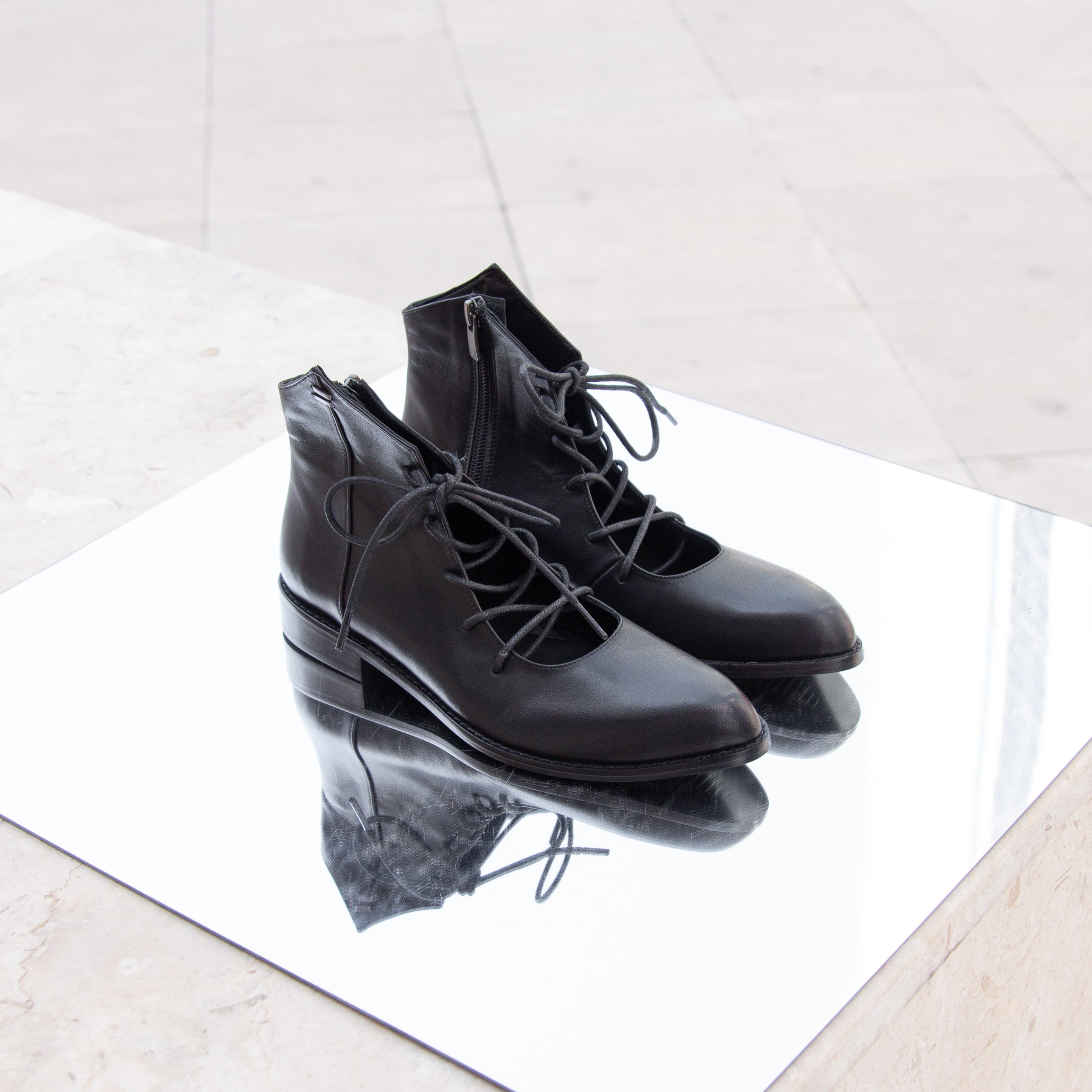 Nola black boot - THUNA