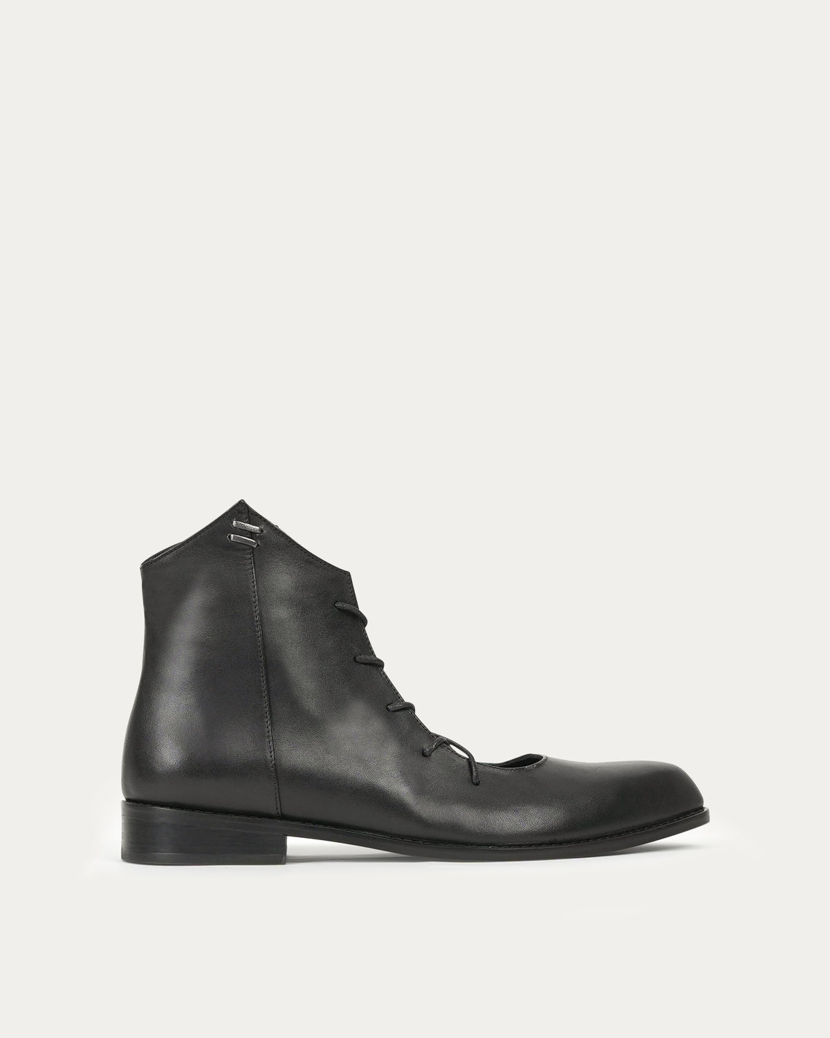 Nola black boot