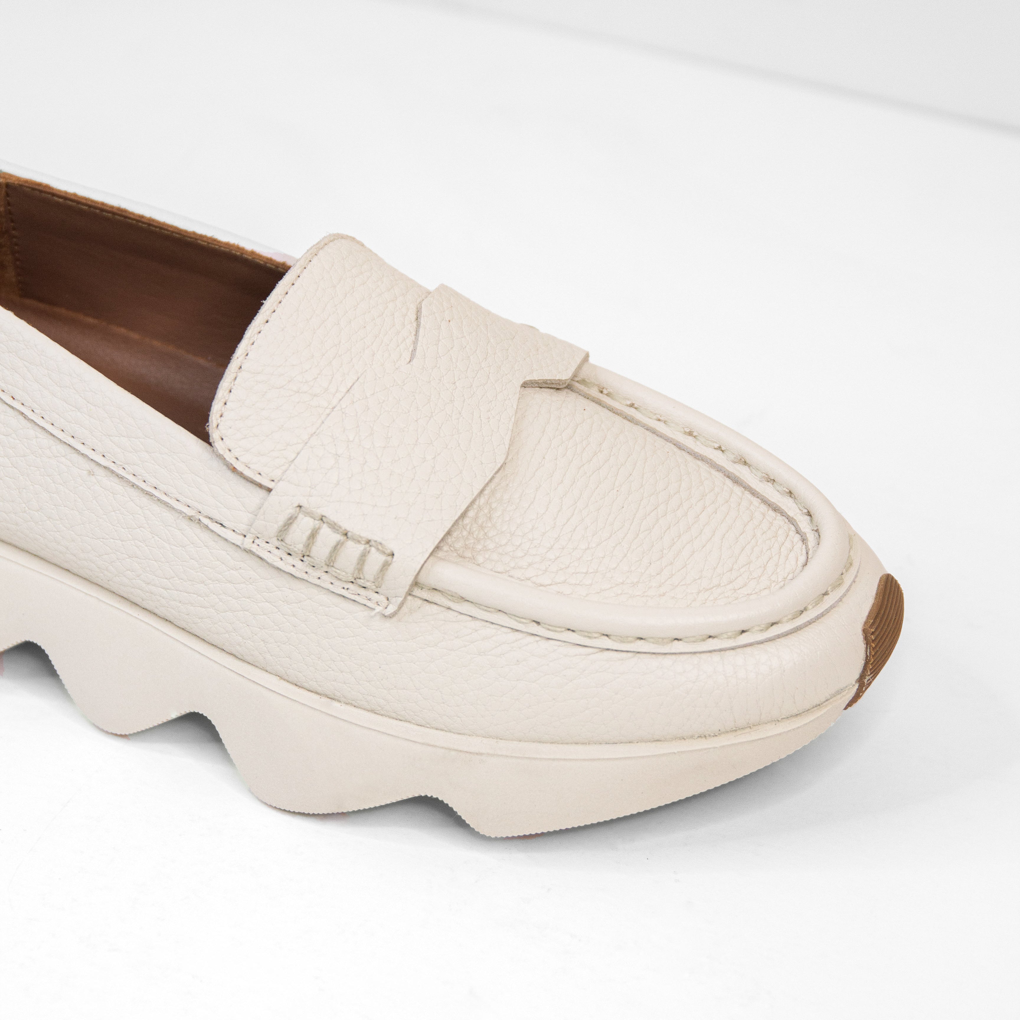 Dahlia cream loafer - THUNA - Shoes - Kuwait - KSA