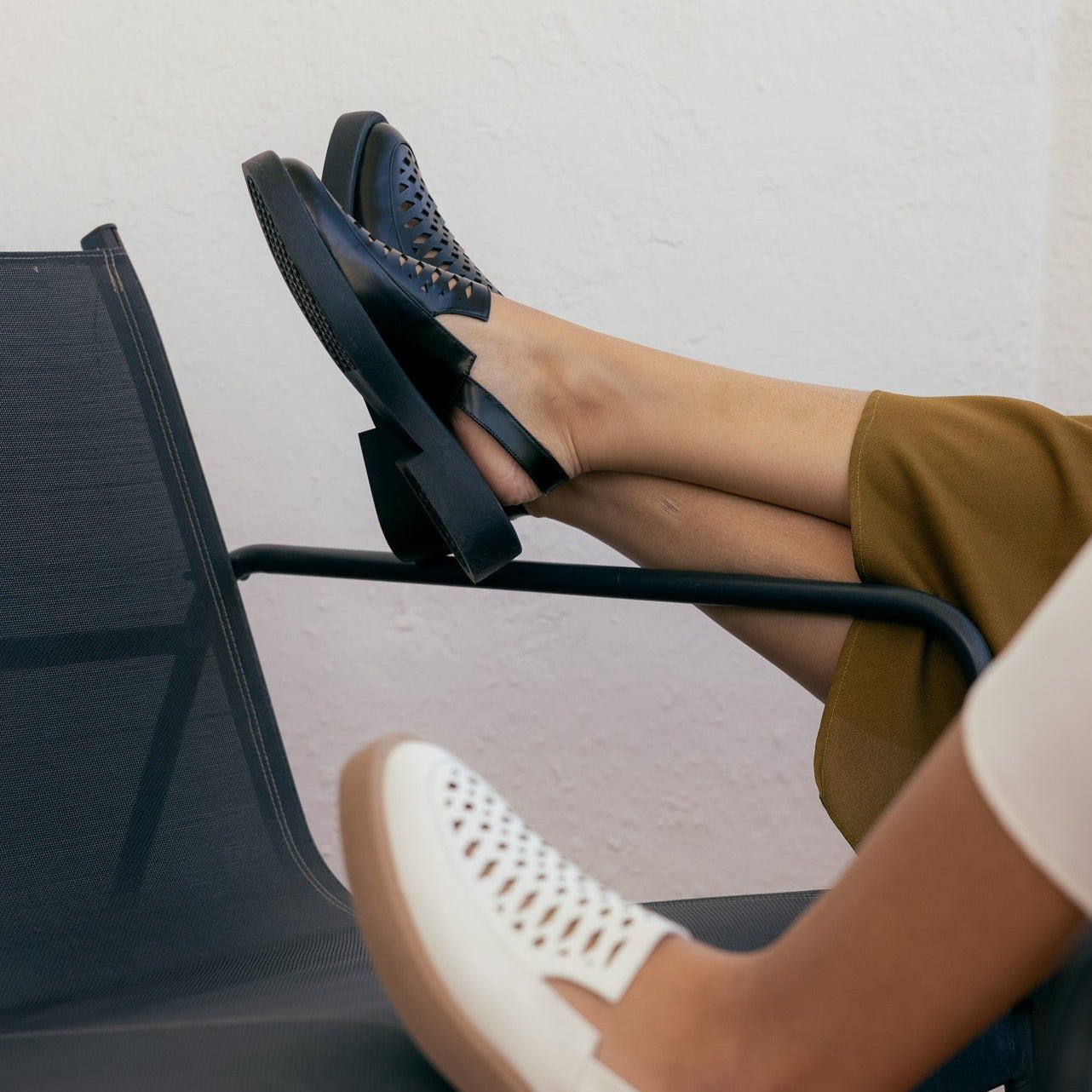 Kyla black sandal - THUNA