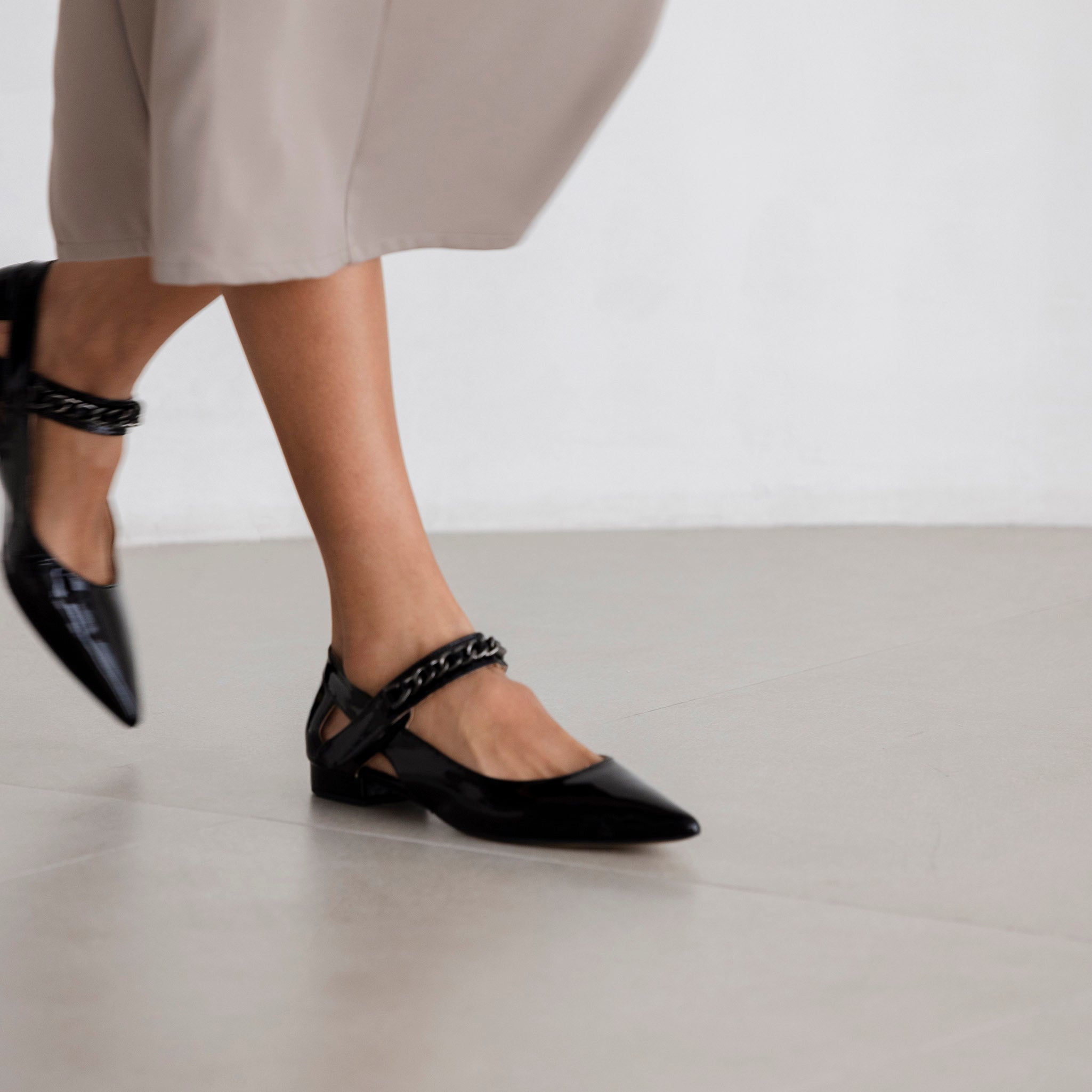 Leem black sandal - THUNA