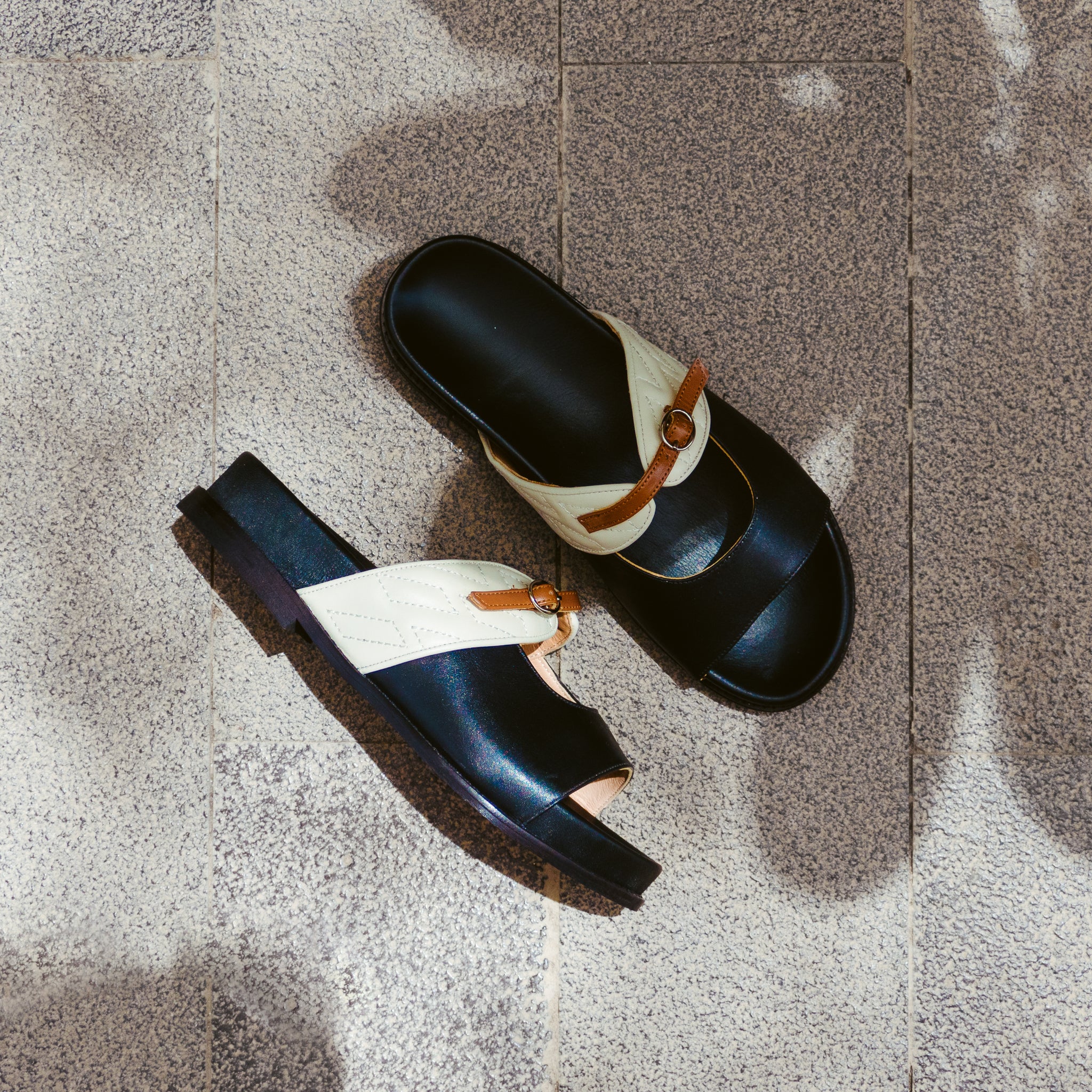 Luna black slipper - THUNA