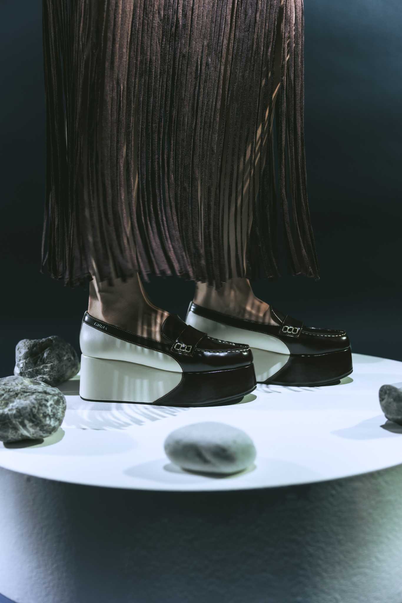 Neve brown platform loafer