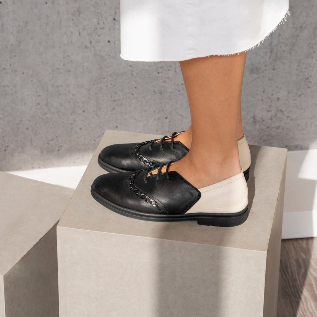Dora black oxford - THUNA - Kuwait shoes 