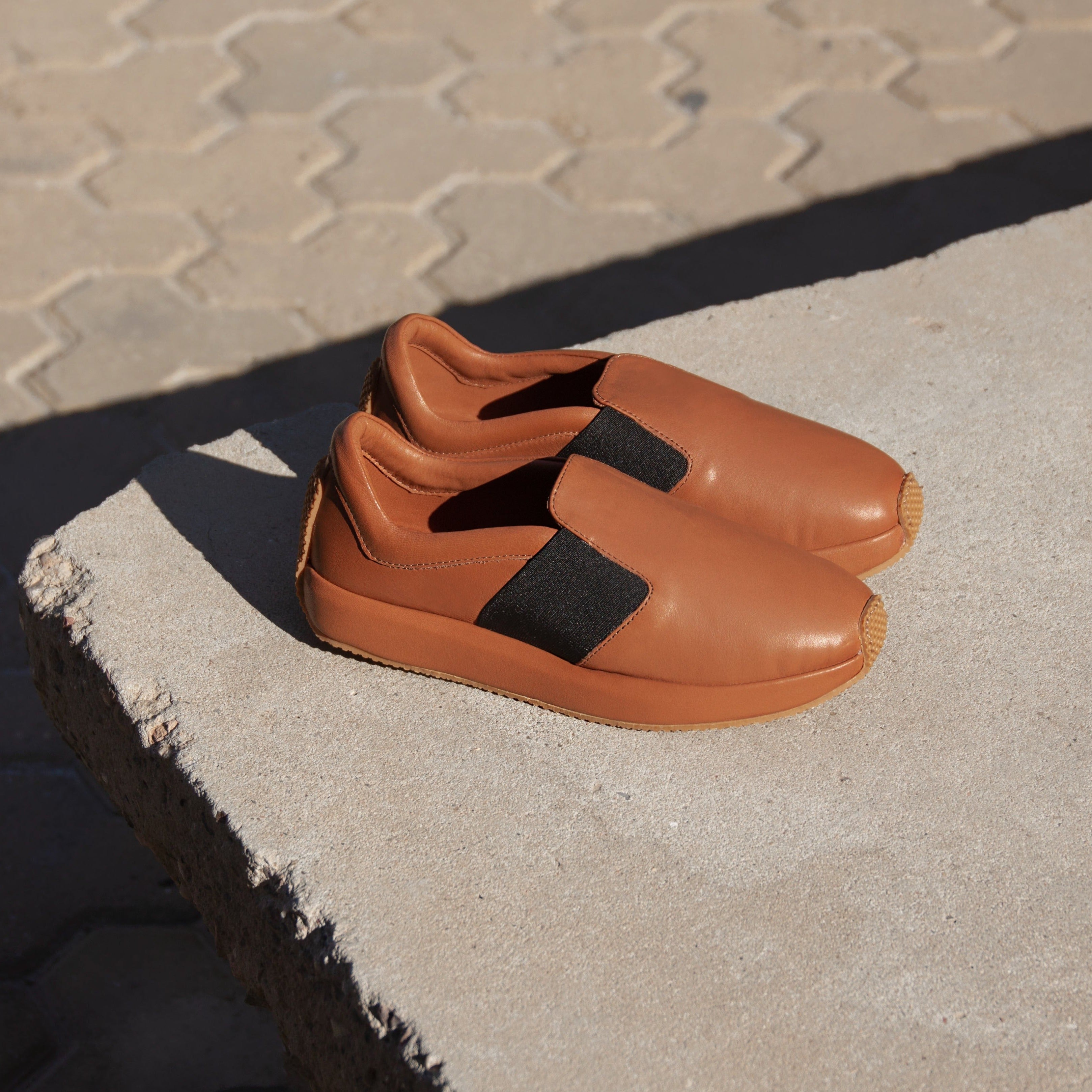 Meela tan sneaker - THUNA